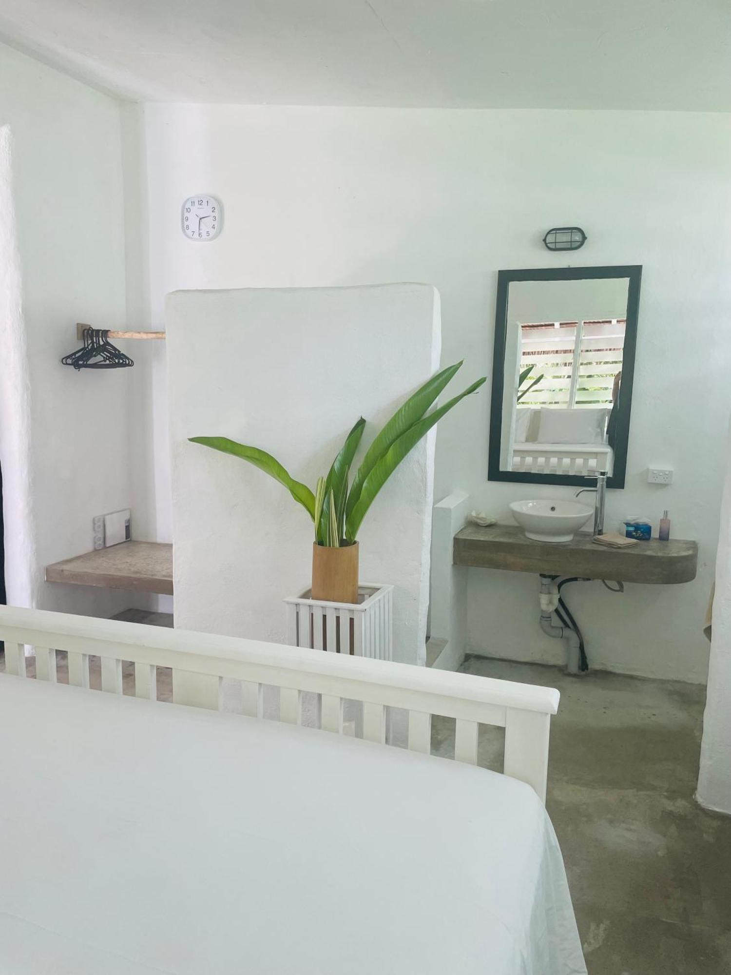 Banana Bay Beach Club Bed and Breakfast Eton Esterno foto