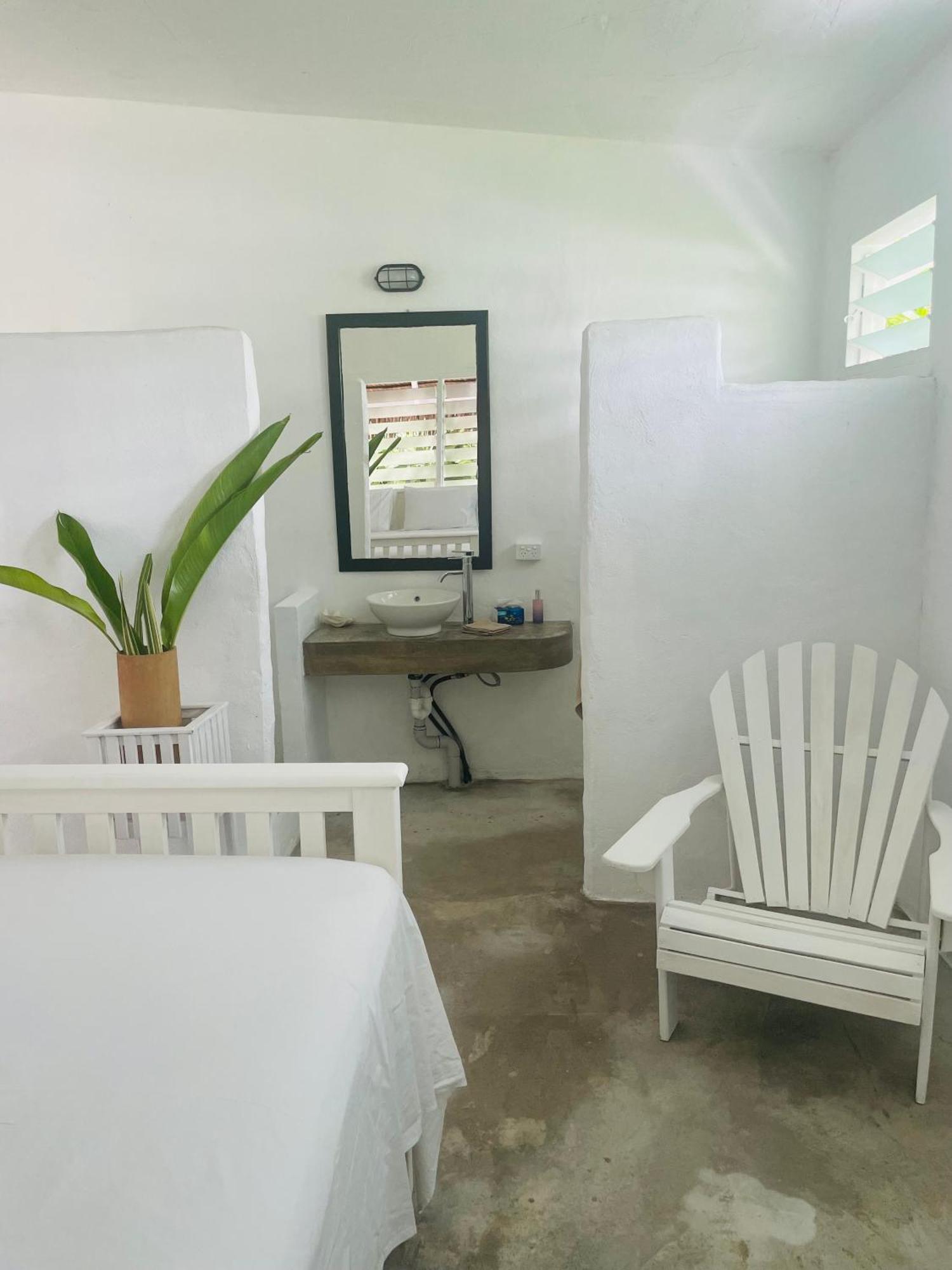 Banana Bay Beach Club Bed and Breakfast Eton Esterno foto