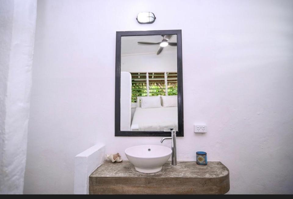 Banana Bay Beach Club Bed and Breakfast Eton Esterno foto